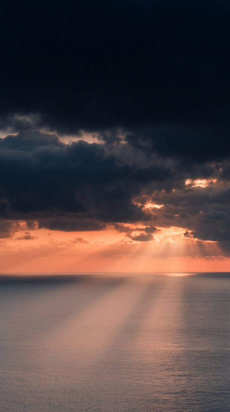 Amanhecer sobre o mar